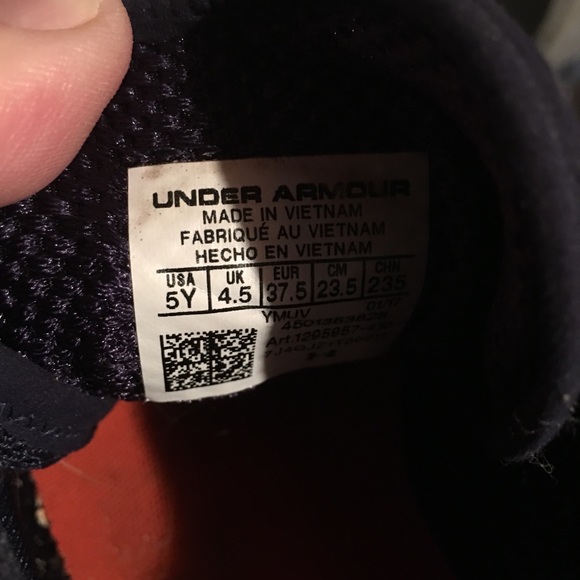 Boys UnderArmour sneakers size 5Y - Picture 4 of 5